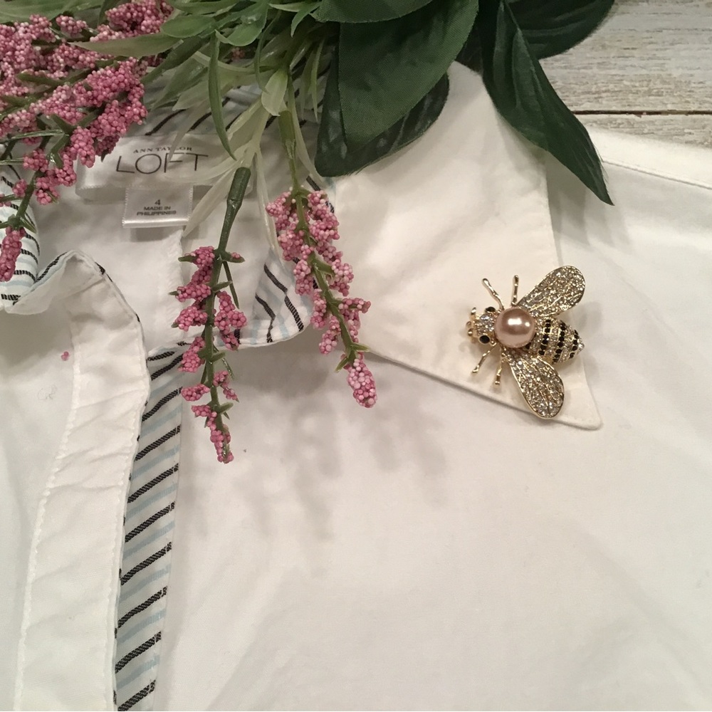#284 Bee Brooch